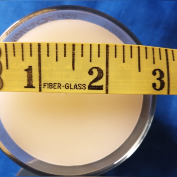 Vera Wang fragranced candle, 170g - Picture 6 of 6